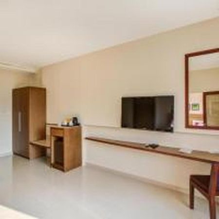 Jk Residency Kelakam Hotel Exterior photo